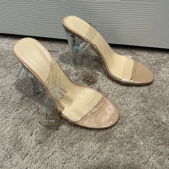 Ankle strap heeled sandals - Picture 1 of 3